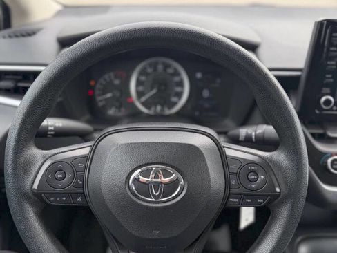 Used 2022 Toyota Corolla LE FWD image 13