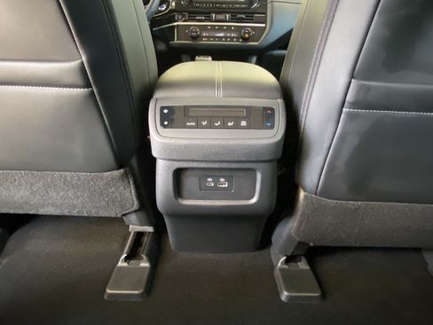 Used 2025 Nissan Pathfinder SL w/ Cargo Package AWD/4WD image 36