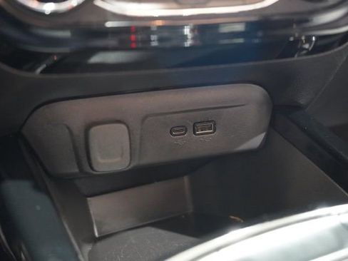 Used 2025 Chevrolet Trax LT FWD image 29