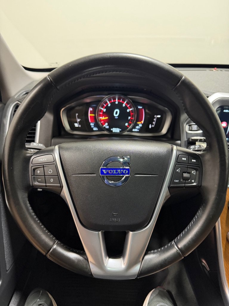 Used 2016 Volvo XC60 T5 Premier w/ Proximity Package AWD/4WD image 15