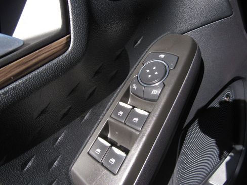 Used 2020 Ford Escape Titanium AWD/4WD image 22
