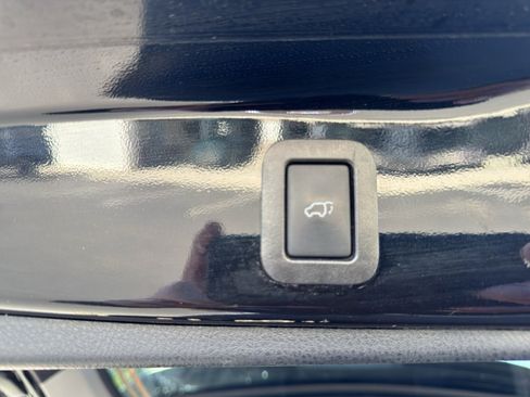 Used 2019 Toyota Highlander XLE AWD/4WD image 8