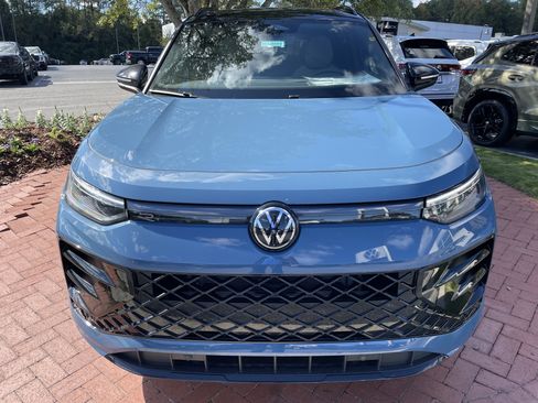 New 2026 Volkswagen Tiguan SE R-Line FWD image 2