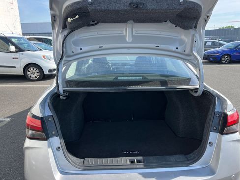 Used 2025 Nissan Versa SV FWD image 29