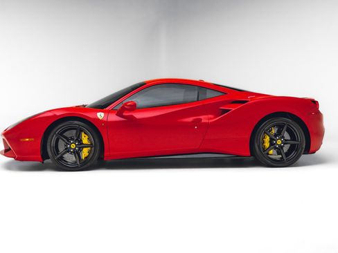 Used 2017 Ferrari 488 GTB RWD image 5