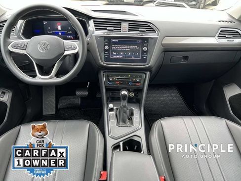 Used 2022 Volkswagen Tiguan SE w/ Panoramic Sunroof Package FWD image 31