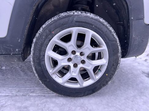 Used 2015 Jeep Renegade Latitude image 10