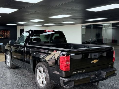 Used 2017 Chevrolet Silverado 1500 LT w/ LT Convenience Package image 9