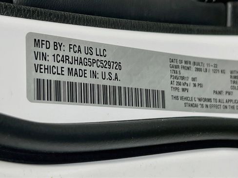 Used 2023 Jeep Grand Cherokee Laredo w/ Luxury Tech Group I AWD/4WD image 31