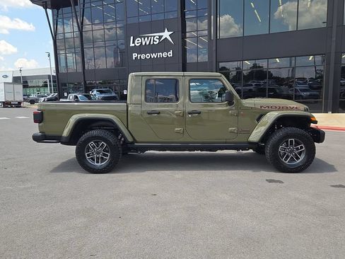 Used 2025 Jeep Gladiator Mojave AWD/4WD image 5