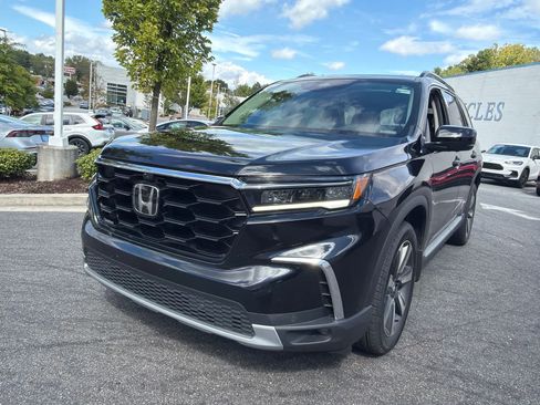 Used 2025 Honda Pilot Elite image 1