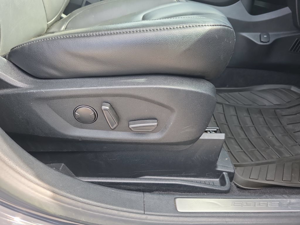 Used 2021 Ford Edge Titanium AWD/4WD image 35