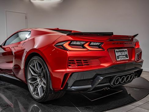 Used 2025 Chevrolet Corvette Z06 w/ Stealth Interior Trim Package RWD image 24