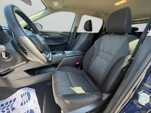 Used 2025 Nissan Rogue SV FWD image 9