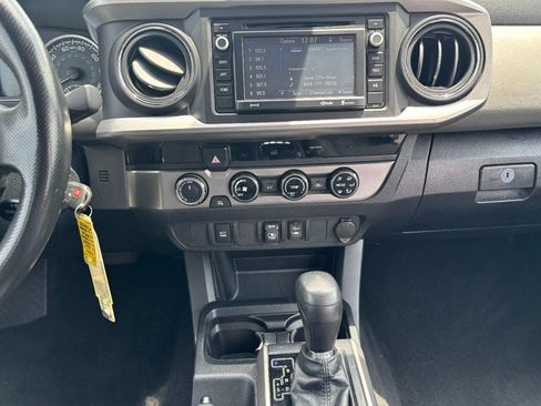 Used 2018 Toyota Tacoma SR5 AWD/4WD image 12