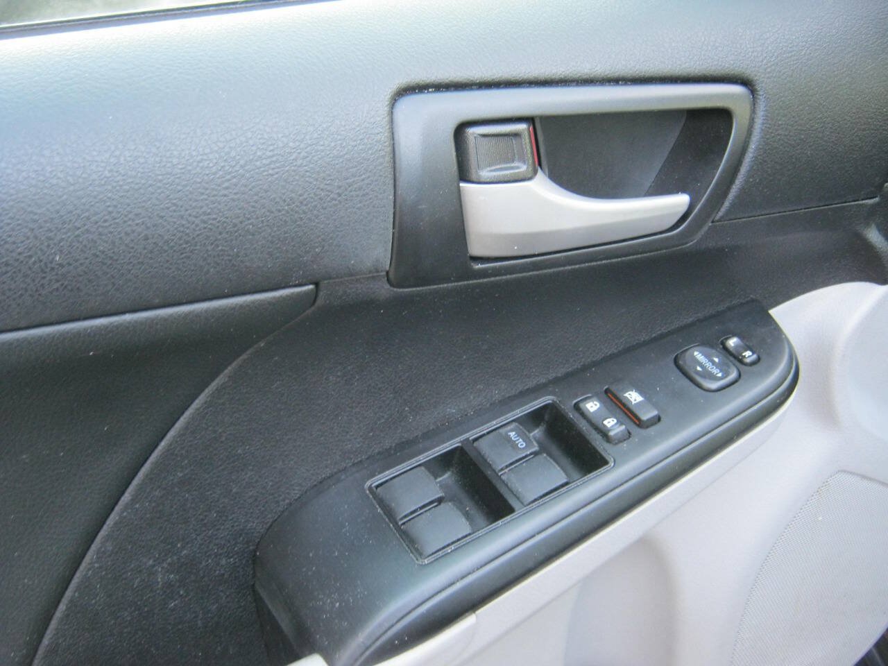 Used 2014 Toyota Camry LE FWD image 13