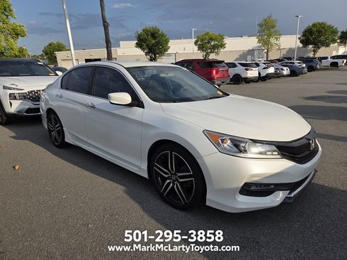 Used 2017 Honda Accord Sport image 2