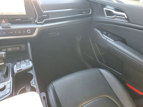 Used 2023 Kia Sportage EX image 17