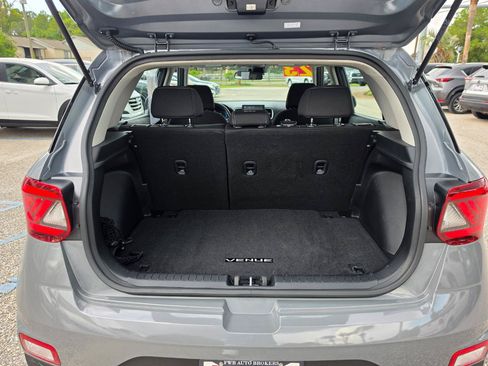 Used 2023 Hyundai Venue SEL FWD image 29