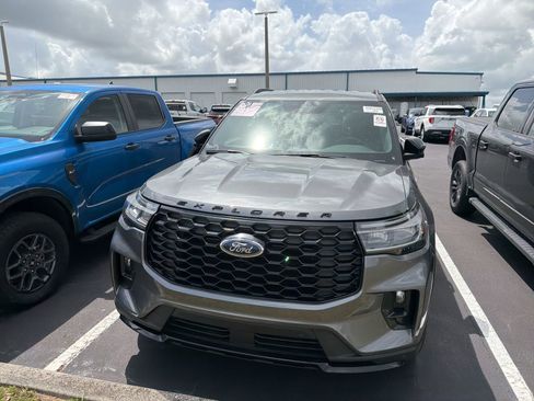 Used 2025 Ford Explorer ST-Line w/ Premium Package image 9