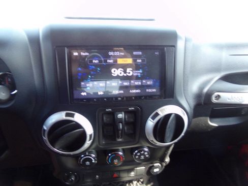 Used 2014 Jeep Wrangler Unlimited Sahara w/ Connectivity Group AWD/4WD image 65