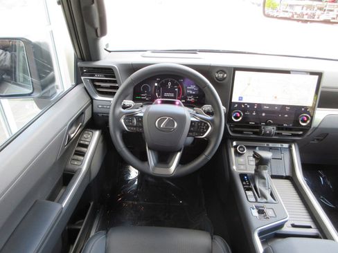 Used 2026 Lexus GX 550 w/ Cold Area Package AWD/4WD image 39