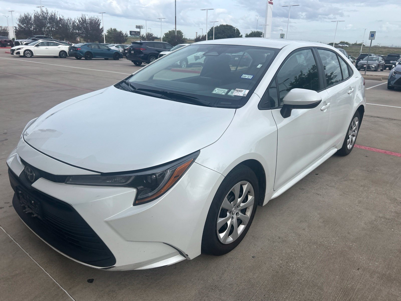 Used 2025 Toyota Corolla LE FWD image 1