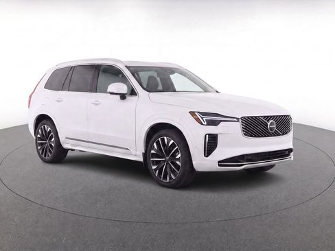 Certified 2026 Volvo XC90 B6 Plus AWD/4WD image 2