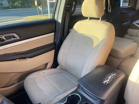 Used 2017 Ford Explorer XLT w/ Equipment Group 201A FWD image 16