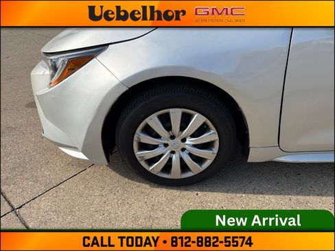 Used 2025 Toyota Corolla LE FWD image 12