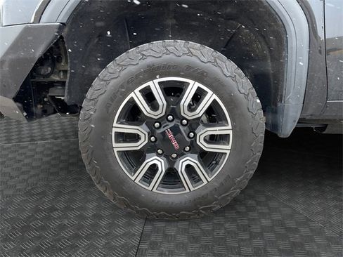 Used 2022 GMC Sierra 2500 AT4 w/ AT4 Preferred Package image 14