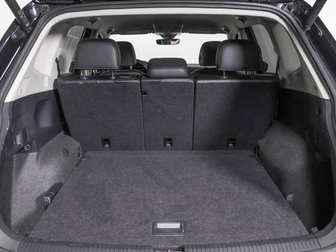 Certified 2024 Volkswagen Tiguan SE AWD/4WD image 38