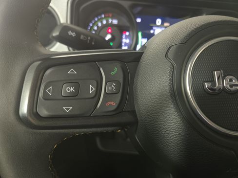Used 2024 Jeep Wrangler Unlimited w/ Convenience Group AWD/4WD image 16
