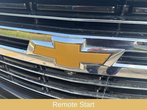 Used 2024 Chevrolet Suburban LT w/ Luxury Package image 10