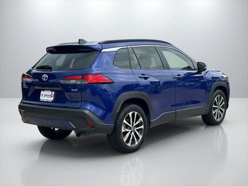 Certified 2025 Toyota Corolla Cross XLE w/ Convenience Package FWD image 5
