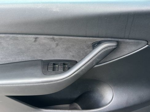 Used 2022 Tesla Model Y Performance AWD/4WD image 10