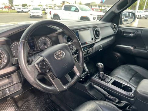 Used 2019 Toyota Tacoma TRD Off-Road AWD/4WD image 35