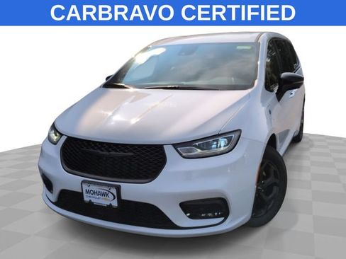 Used 2024 Chrysler Pacifica Limited FWD image 1
