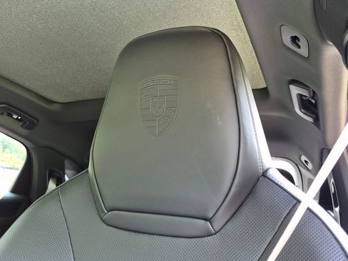 Certified 2023 Porsche Cayenne Platinum Edition AWD/4WD image 6