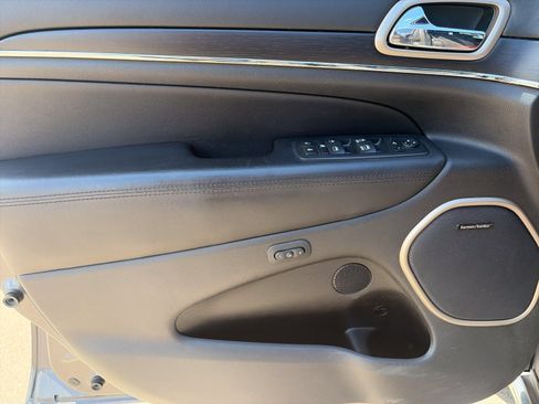 Used 2015 Jeep Grand Cherokee Summit AWD/4WD image 15