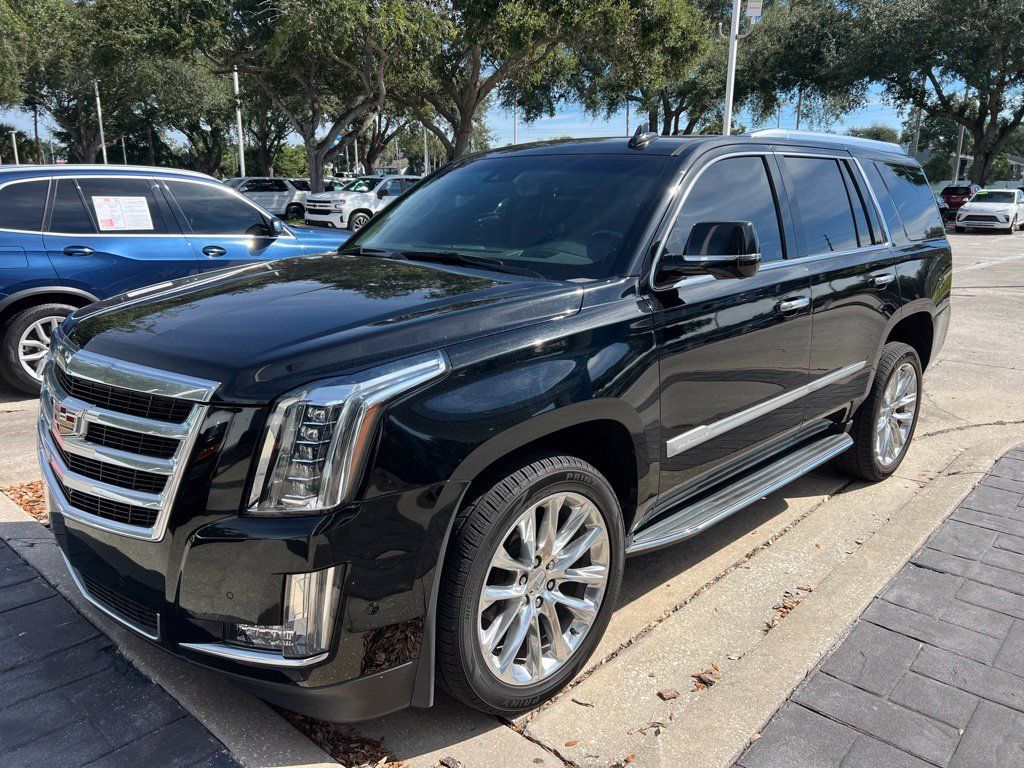 Used 2020 Cadillac Escalade Luxury RWD image 1
