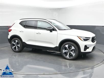 New 2026 Volvo XC40 B5 Core w/ Climate Package