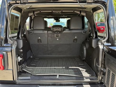 Used 2025 Jeep Wrangler Unlimited Rubicon AWD/4WD image 24