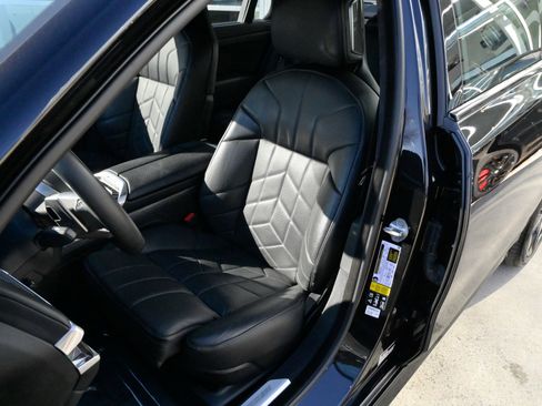 Used 2023 BMW 760i xDrive w/ Executive Package image 21