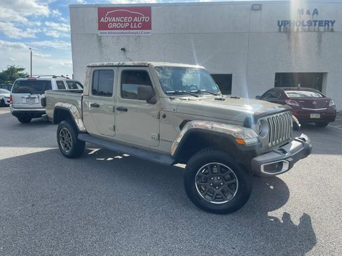 Used 2020 Jeep Gladiator Overland AWD/4WD image 2