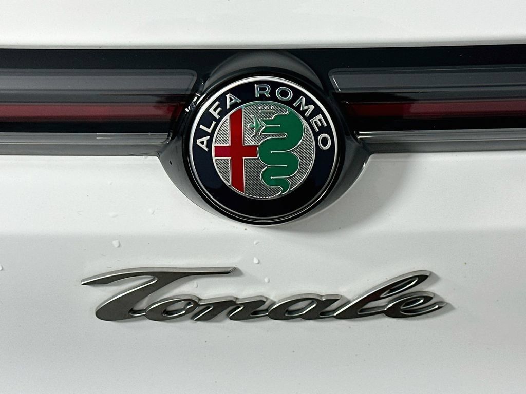 Used 2025 Alfa Romeo Tonale AWD/4WD image 29