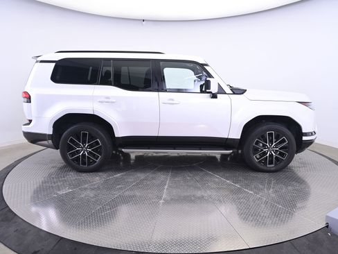 Used 2024 Lexus GX 550 w/ Accessory Package (Z1) AWD/4WD image 8