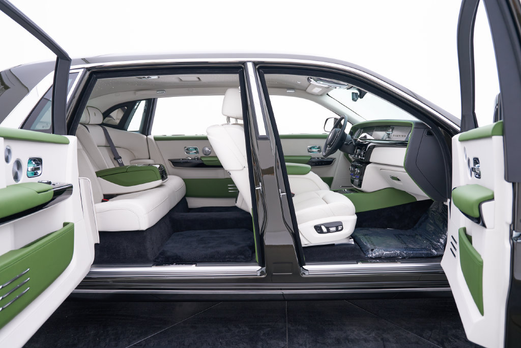 Used 2026 Rolls-Royce Phantom Extended Wheelbase RWD image 38