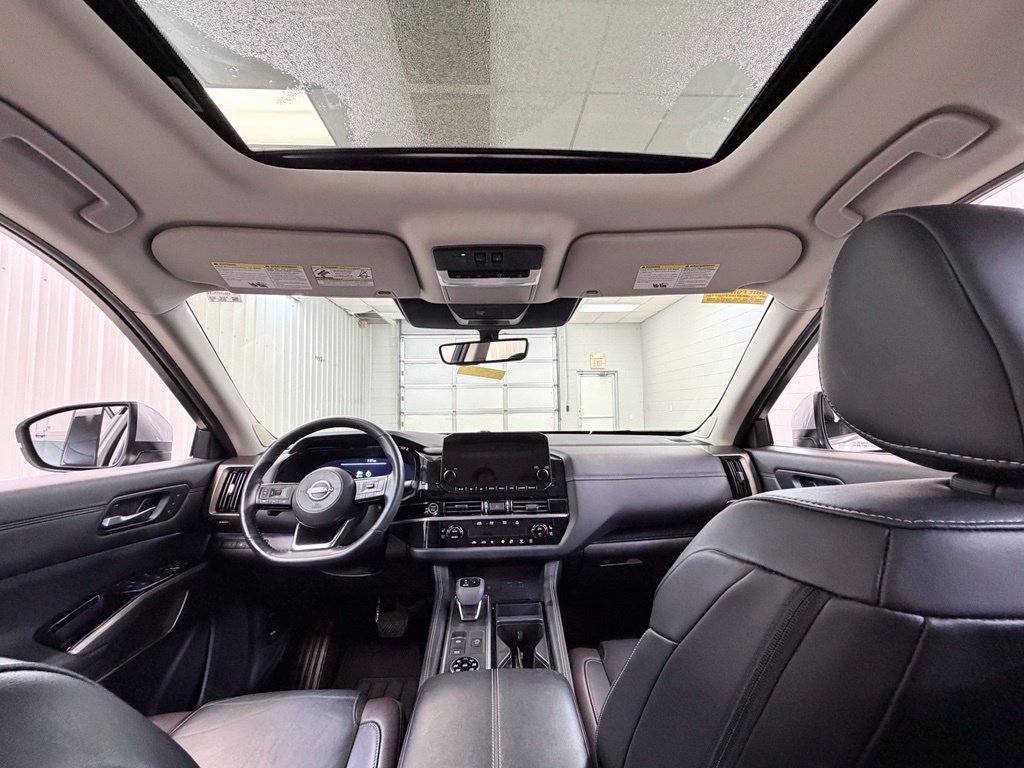 Used 2024 Nissan Pathfinder Platinum AWD/4WD image 30
