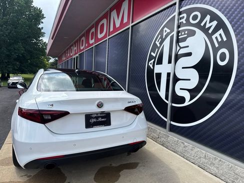Used 2022 Alfa Romeo Giulia Ti AWD/4WD image 12